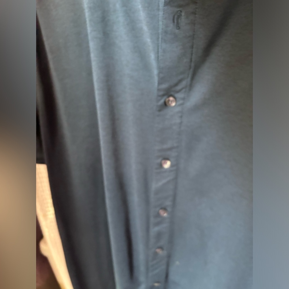 CarMax men’s button down shorts sleeveless polo type shirt